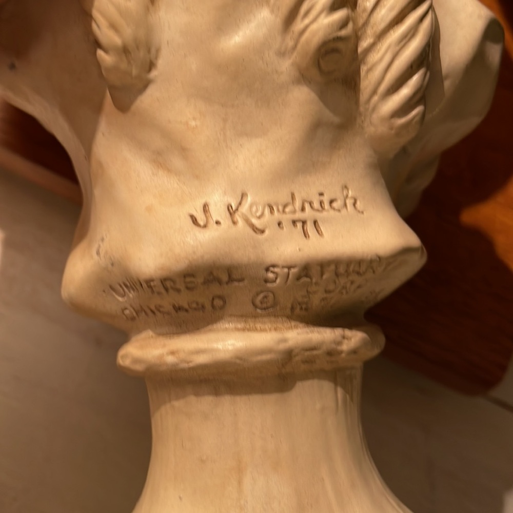 Statue - Picture 5 of 5